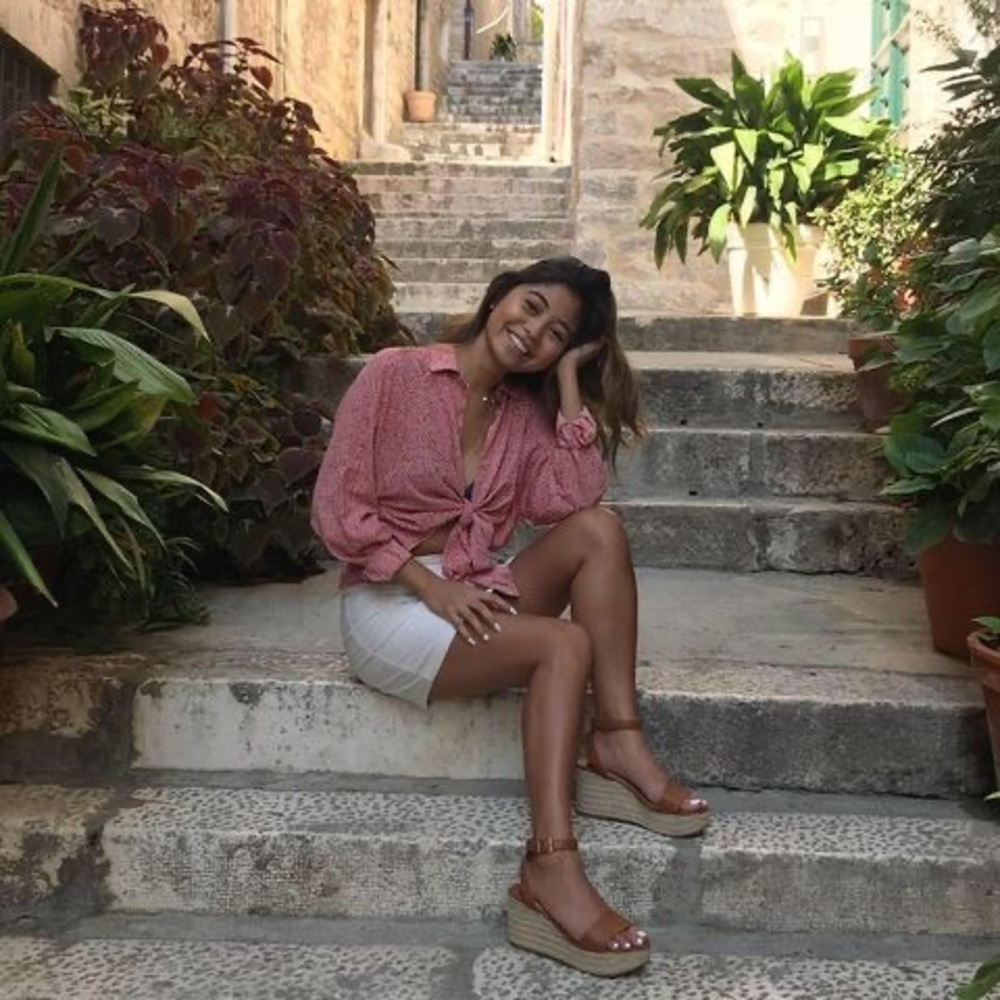 Meet your Posher, Danielle